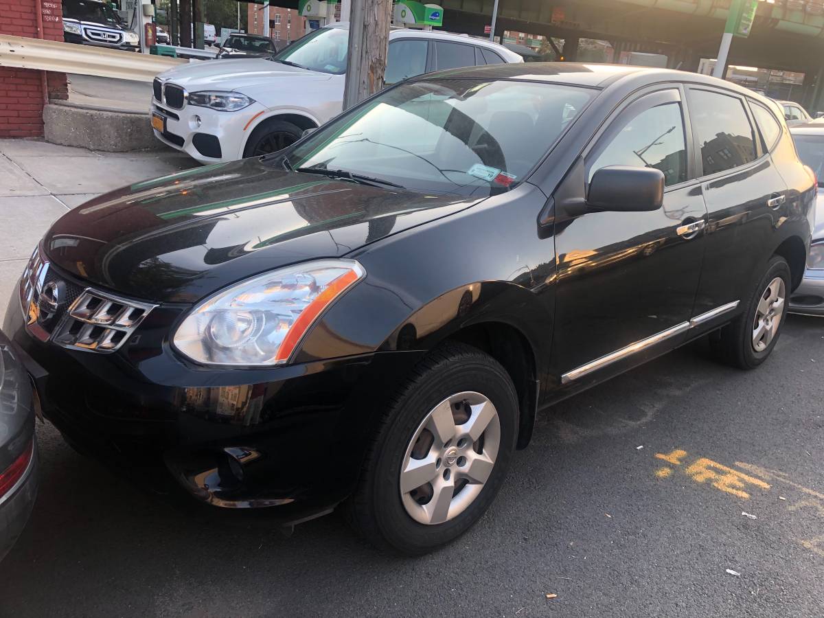 2013 Nissan Rogue with TLC plates for rent